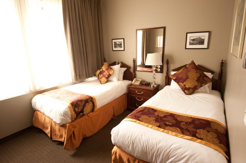 คิงเอดเวิร์ด โฮเต็ล Hotel แบมฟ์ ภายนอก รูปภาพ